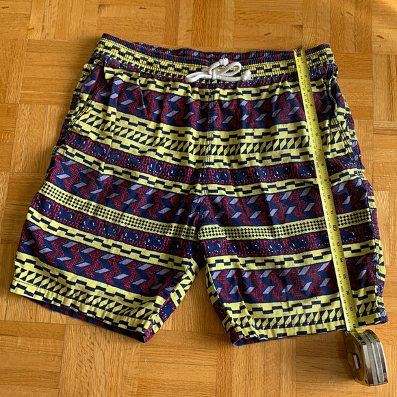 Maroon yellow and blue soft cotton shorts size medium waist 32 - Picture 1 of 4